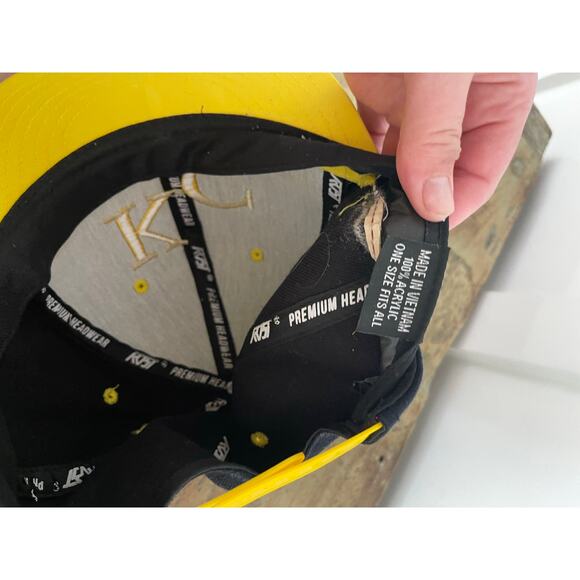 OSFA Adult KC black and yellow hat - Picture 3 of 3